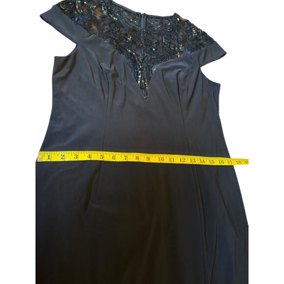 Adrianna Papell Black Gown with Lace Embellishment - Size 12 - Picture 7 of 16